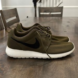 Nike Rosche Olive Green Size 10